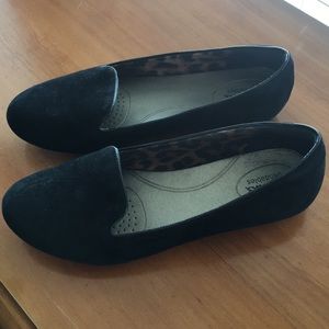 Clarks Bendables black flats